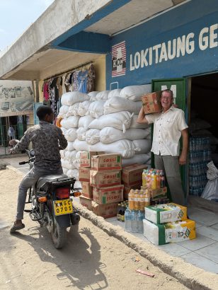 Achim beim Großhändler in Lodwar