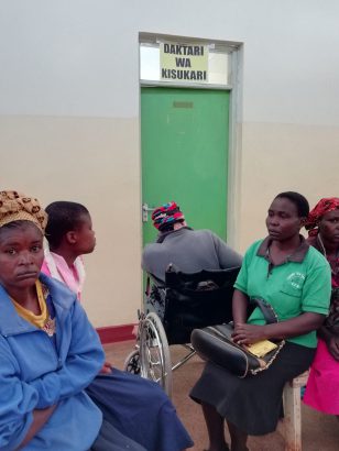 Warten vor dem Sprechzimmer